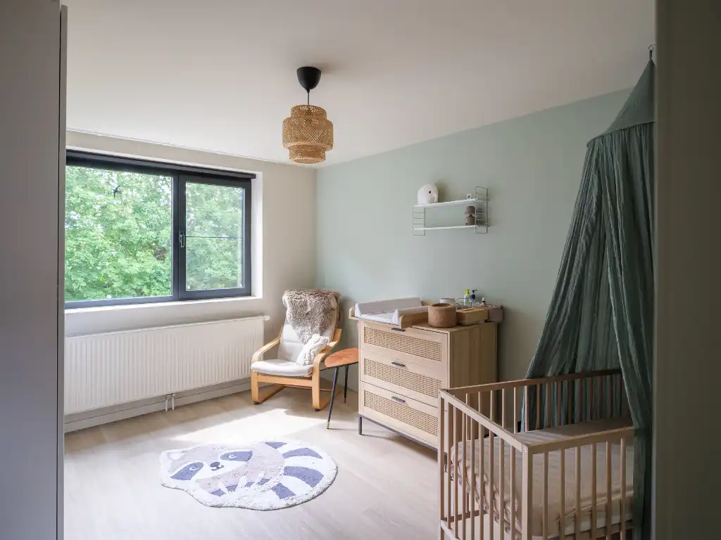 Karaktervol gerenoveerde gezinswoning met o.m. vier slaapkamers en twee badkamers foto 21