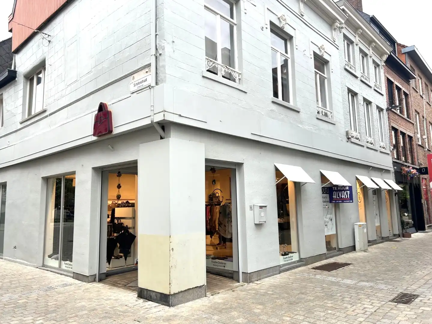 Handelsgelijkvloers in het centrum van Diest met veel etalage foto 2