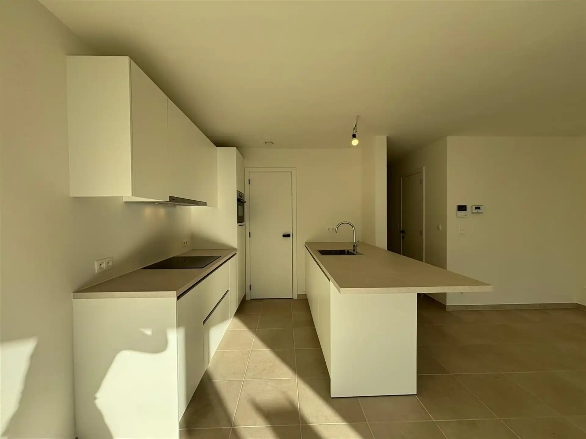 Modern gelijkvloers appartement met private tuin en ruime terrassen in Asse! foto 11