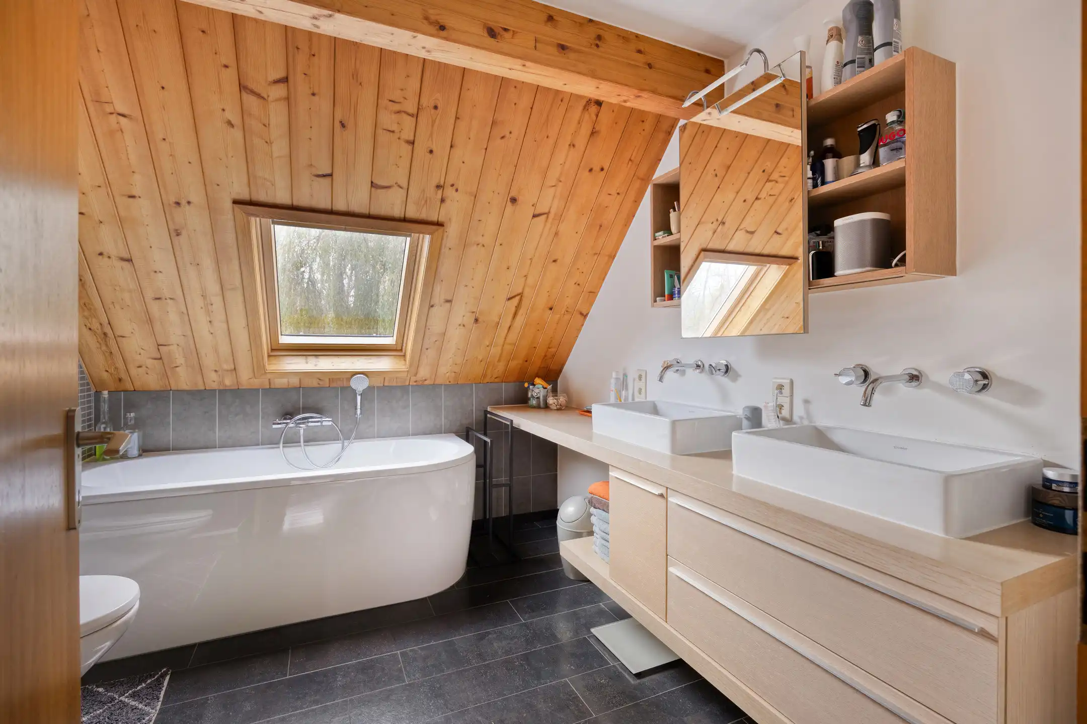 Energiezuinige woning met 5 slaapkamers & tuin op toplocatie foto 19