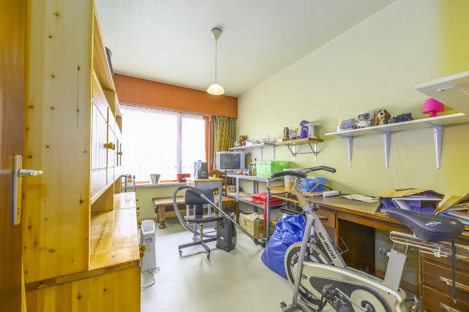 Te renoveren halfopen woning met veel potentieel foto 21