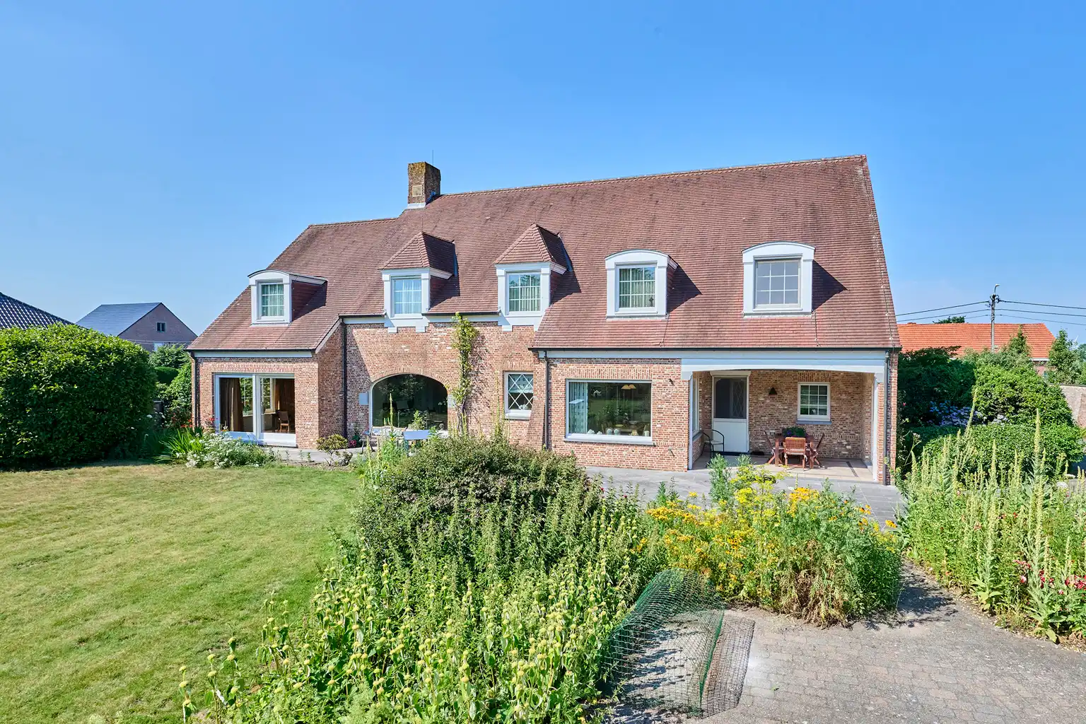 Exclusieve villa met bijgebouwen op 6.660m² grond foto 24