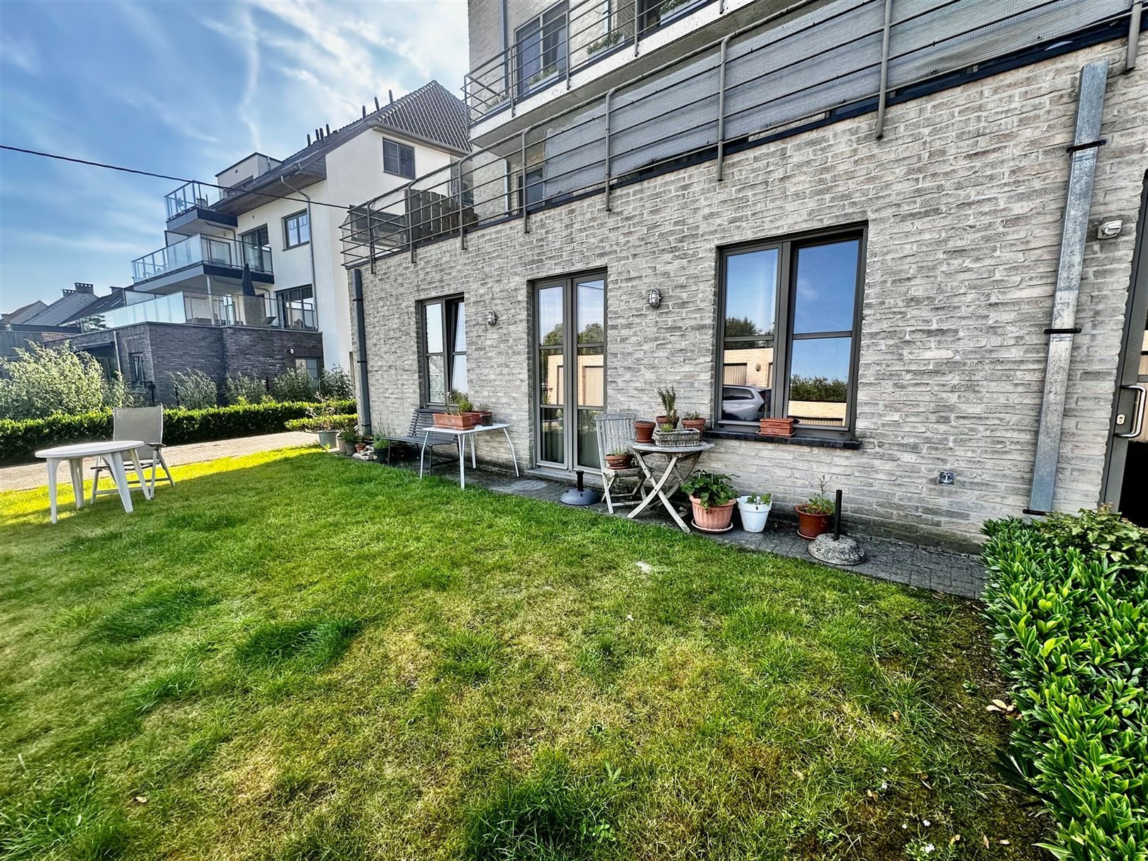 gelijkvloers app met 2 slp, tuintje en garage foto 13