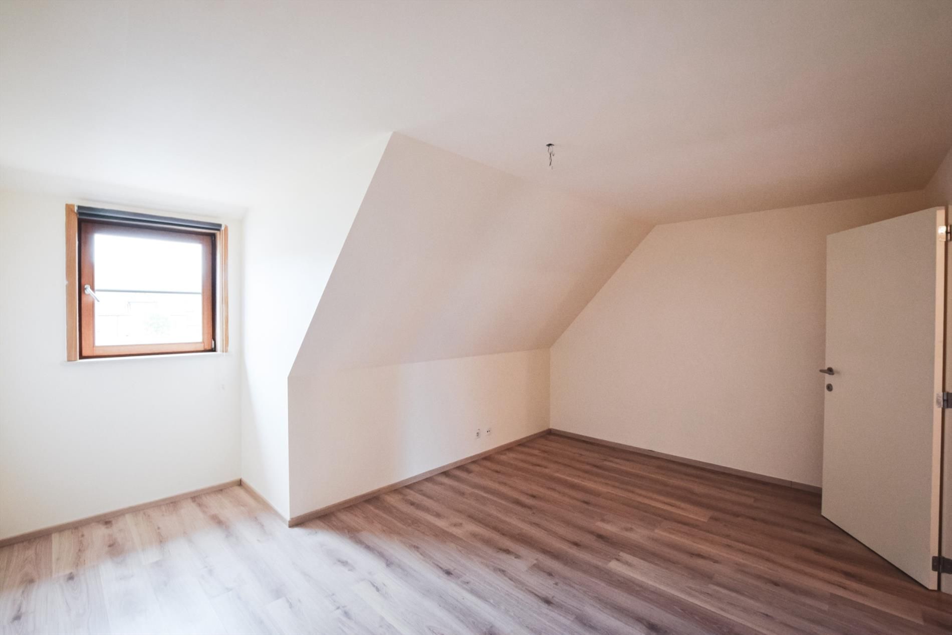 Gesloten bebouwing gelegen in rustige buurt met 4 slaapkamers in De Haan foto 7