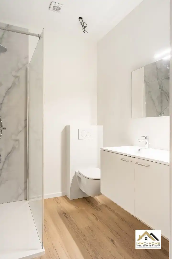 Gerenoveerde woning op topligging foto 12