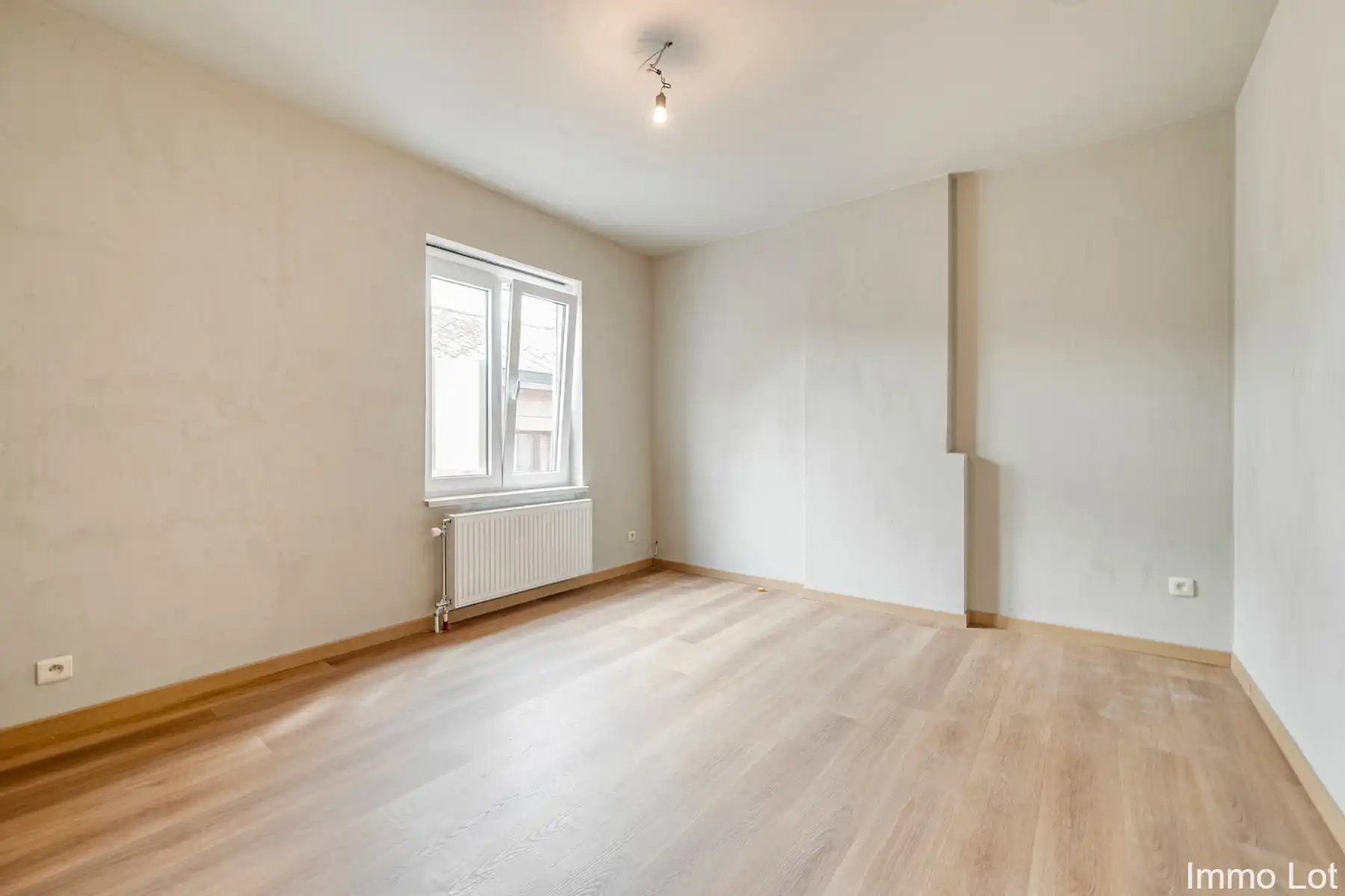 Volledig gerenoveerde woning nabij centrum Zele foto 5