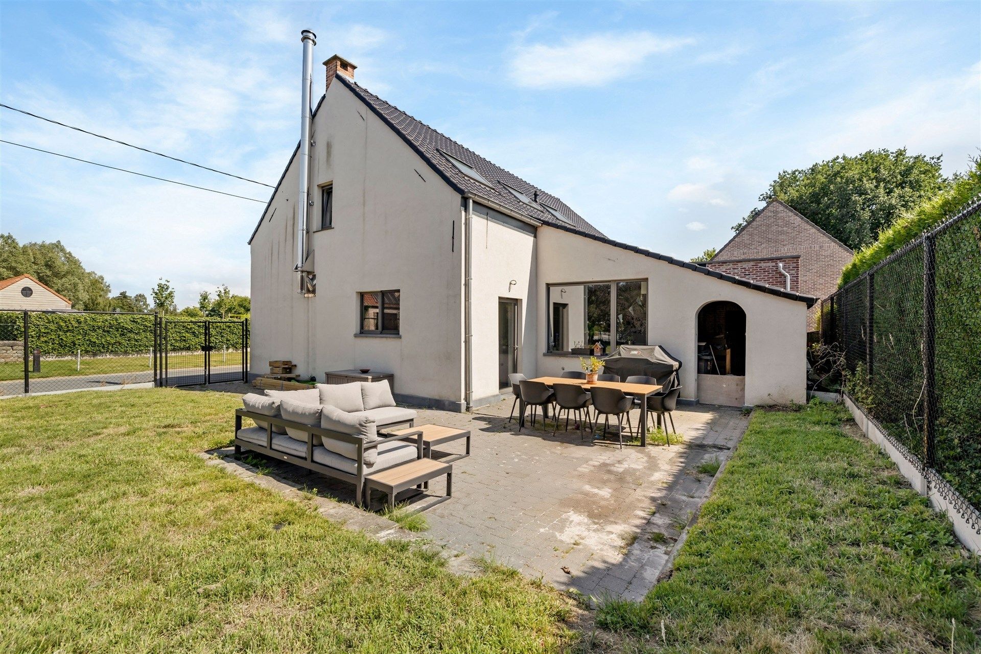 Charmante gezinswoning met dubbele garage, 3 slaapkamers en een zonnige tuin (532m²) foto 23