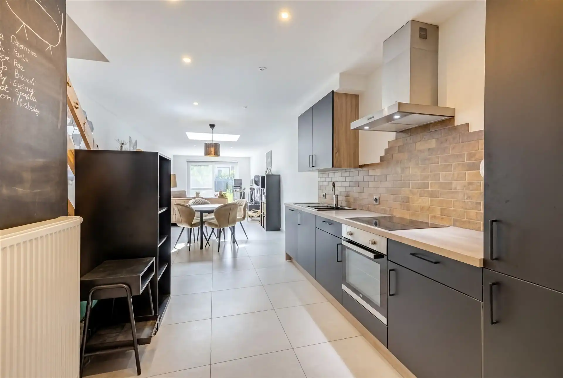 Prachtig gerenoveerde woning met 3 slks en tuin foto 5
