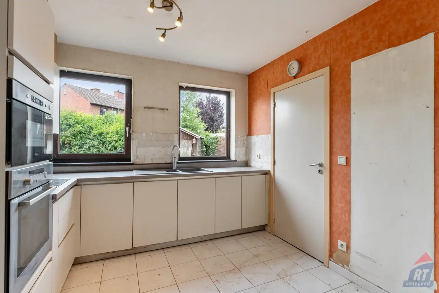 Te renoveren halfopen bebouwing met 3 slaapkamers, garage en tuin op rustige ligging in Ulbeek foto 5