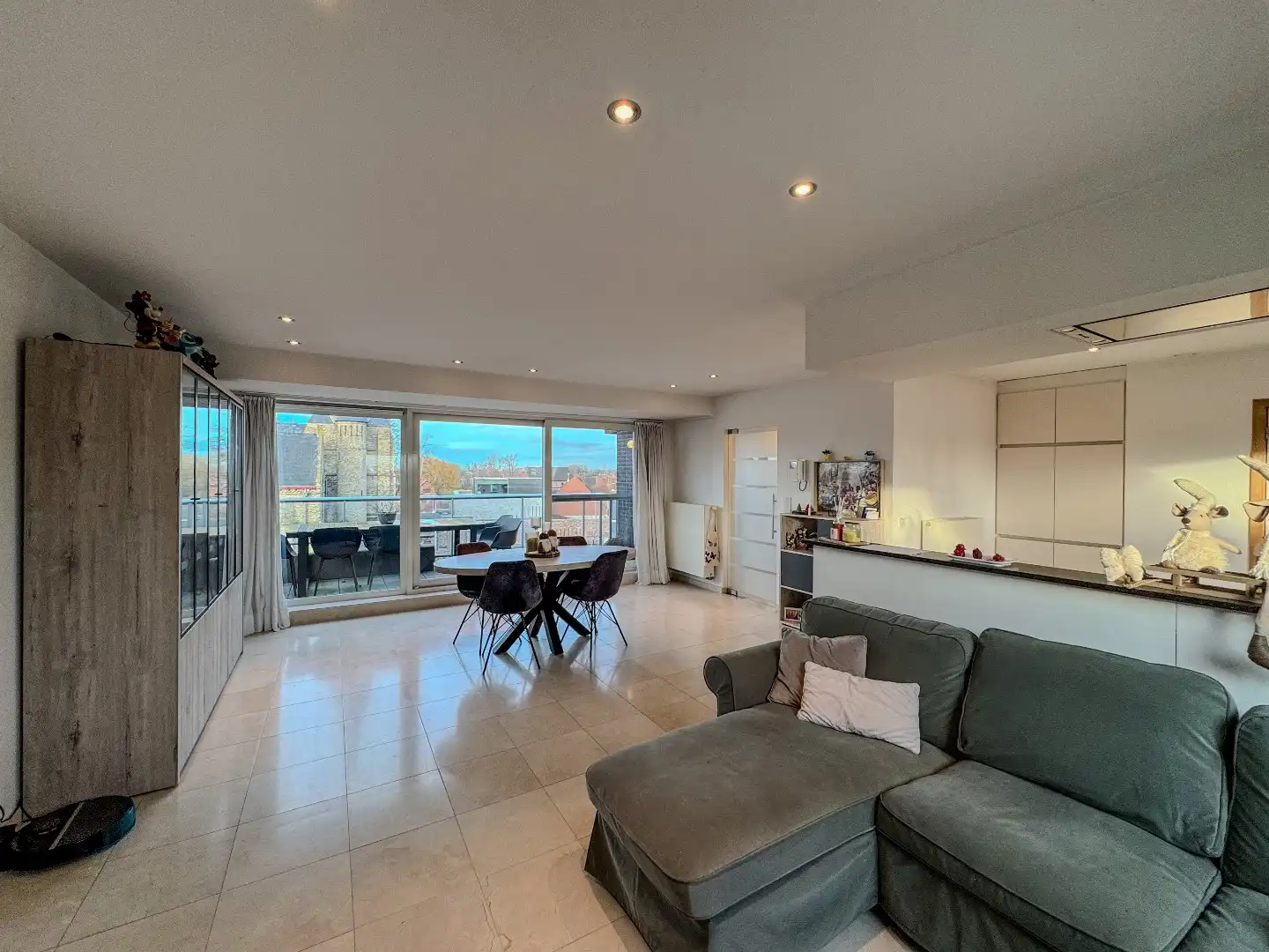 Lichtrijk appartement met 2 slaapkamers, terras en ruime garage. foto 4