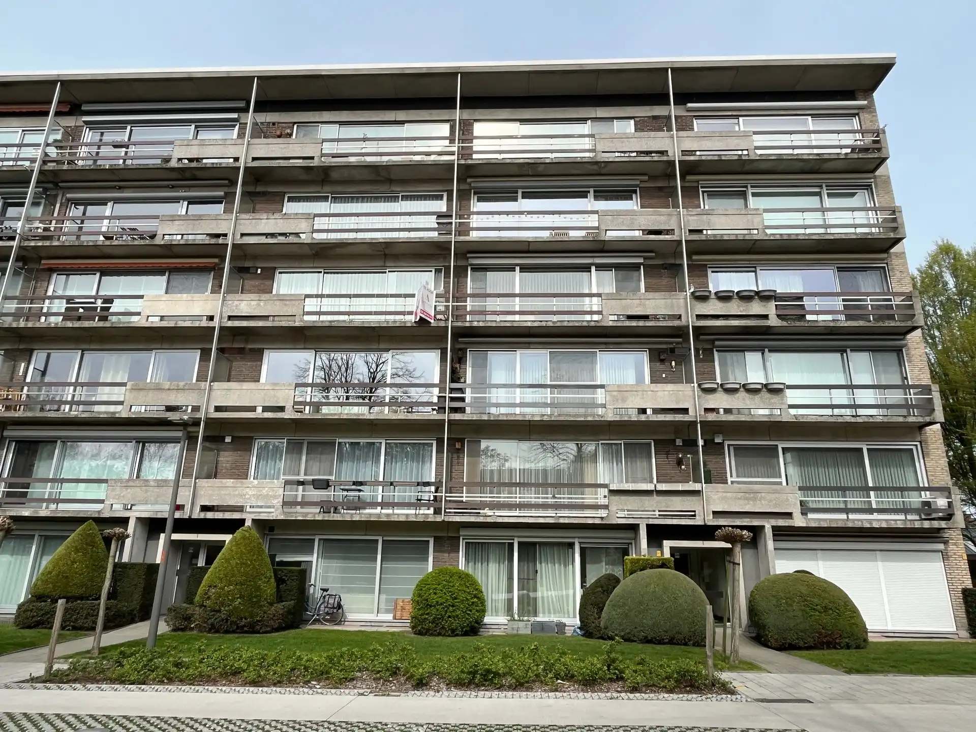 Instapklaar 2 slaapkamer appartement + autostaanplaats foto 12