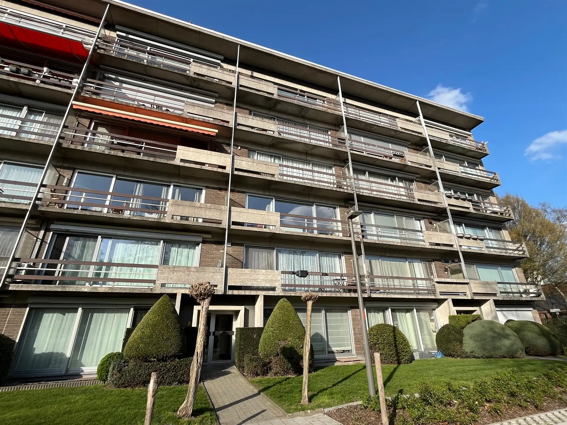 Instapklaar 2 slaapkamer appartement + autostaanplaats foto 12