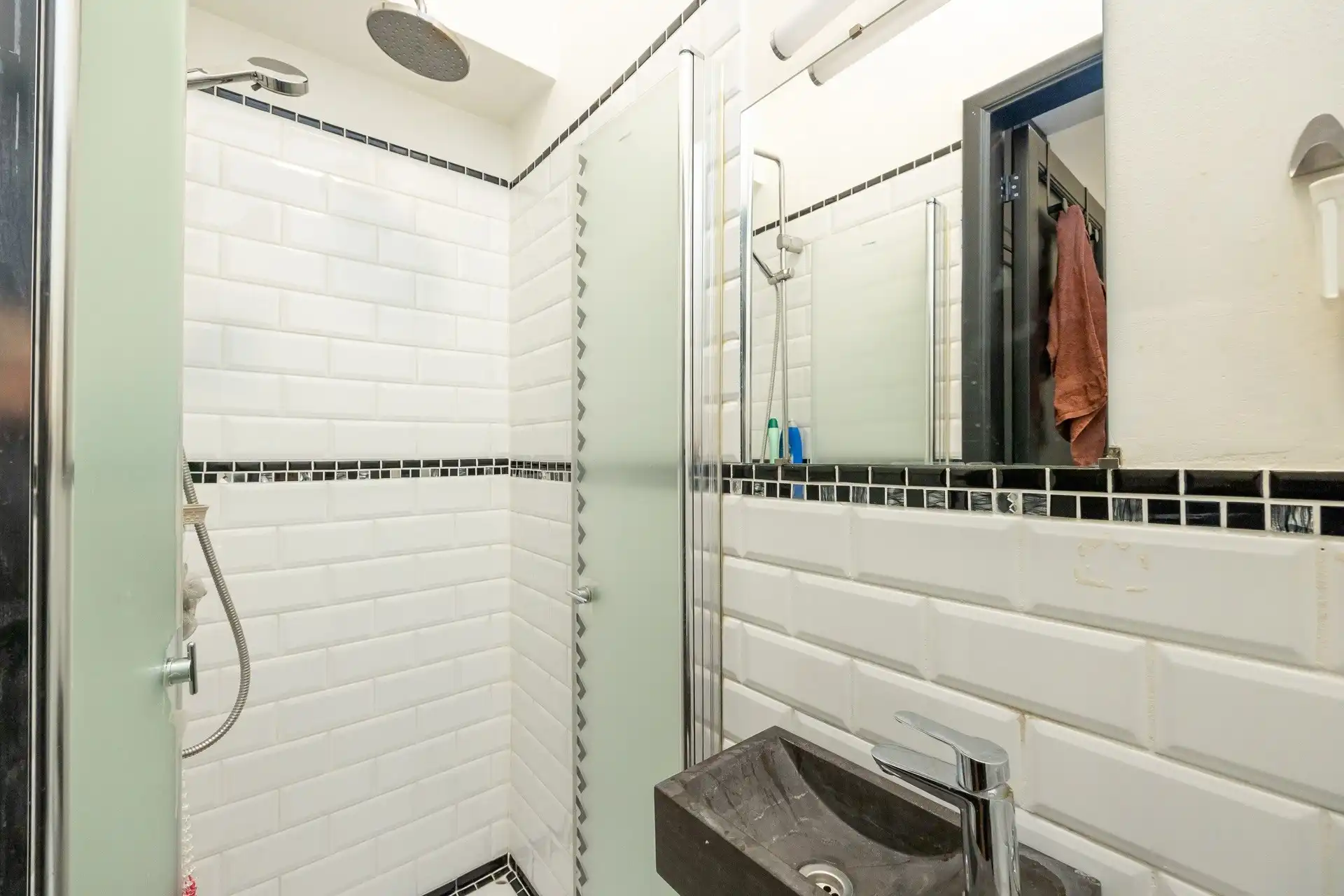 Ruime, instapklare gezinswoning met authentieke elementen in Berchem foto 38