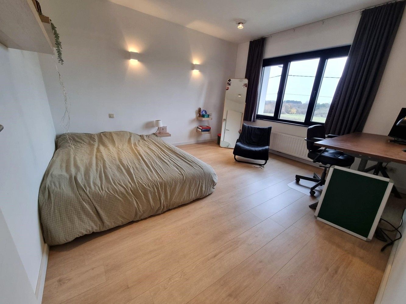 Totaal vernieuwde woning, 3 tot 4 slaapkamers met prachtig groen verzicht. Top ligging! foto 9