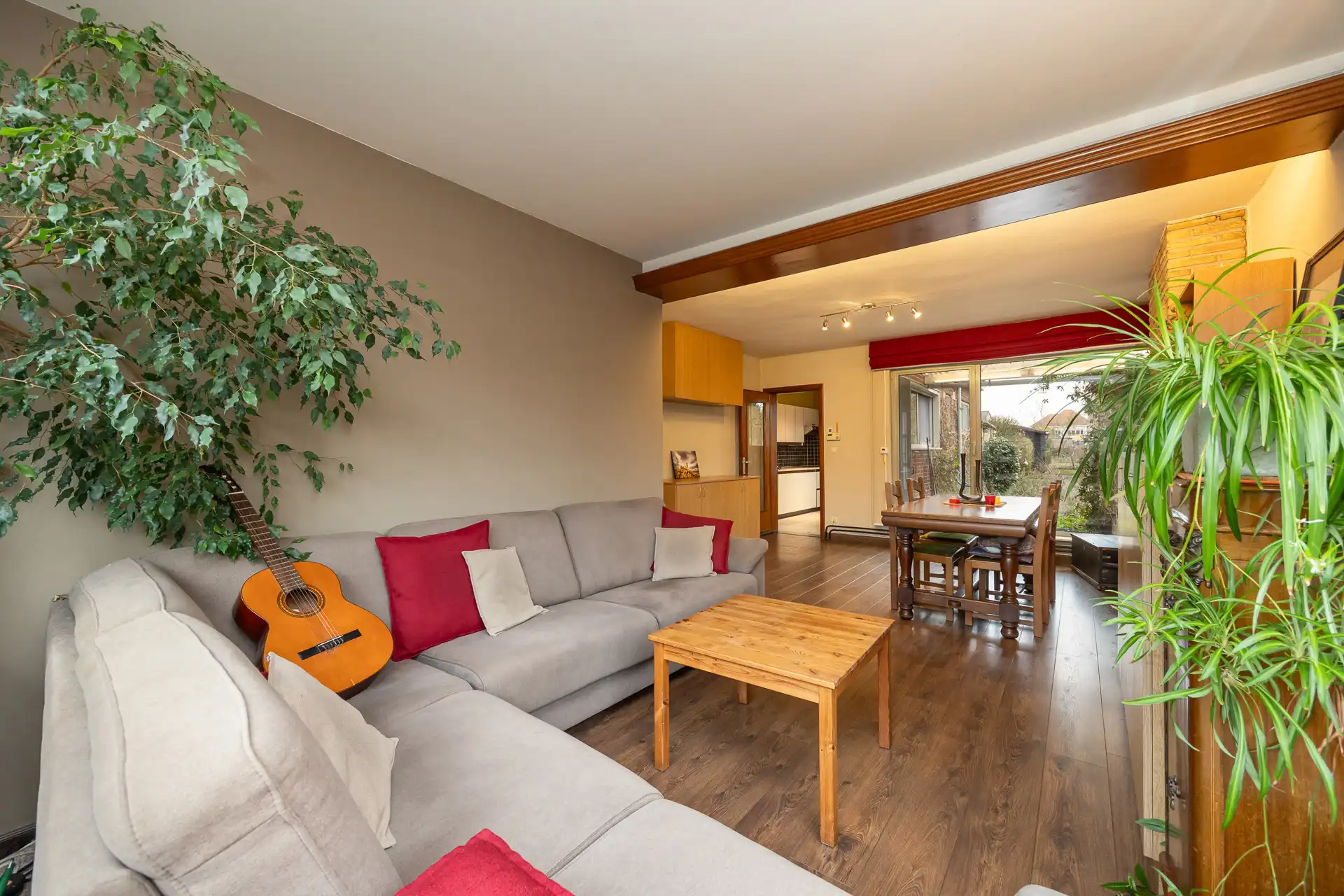 Charmante halfopen bebouwing foto 2