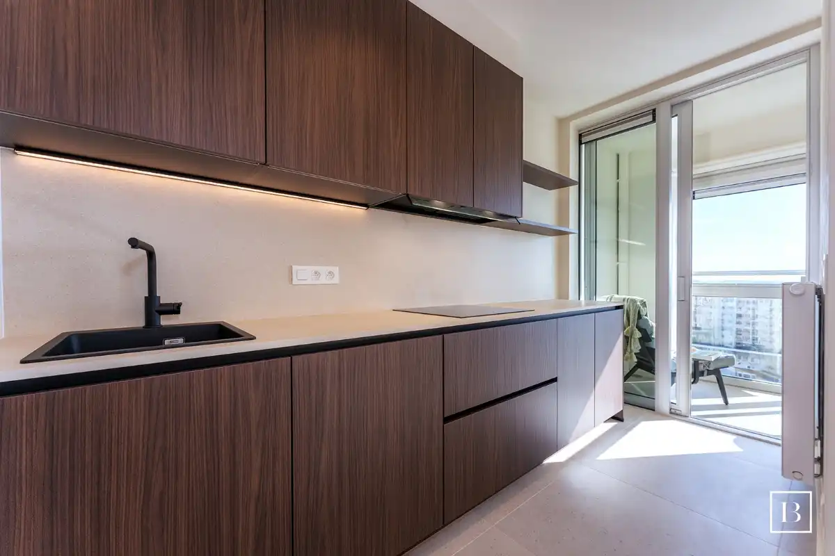 Hoogwaardig gerenoveerd appartement nabij de zeedijk foto 9