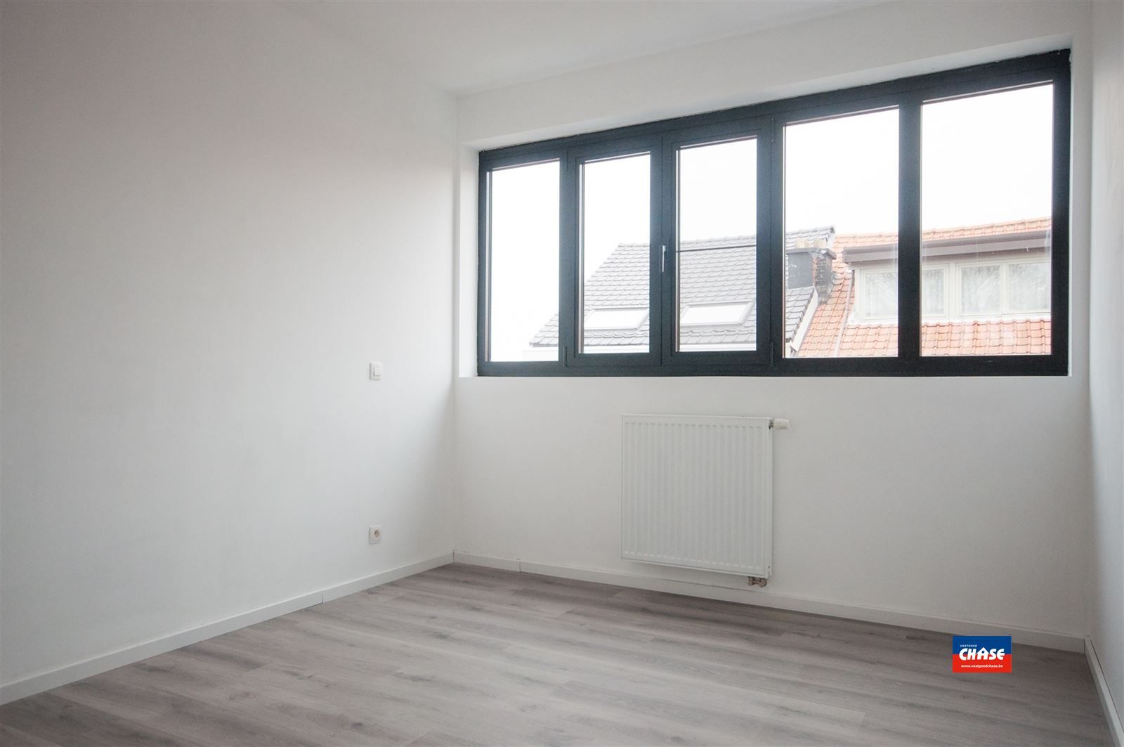 HOB met 2 slaapkamers en terras + P foto 12