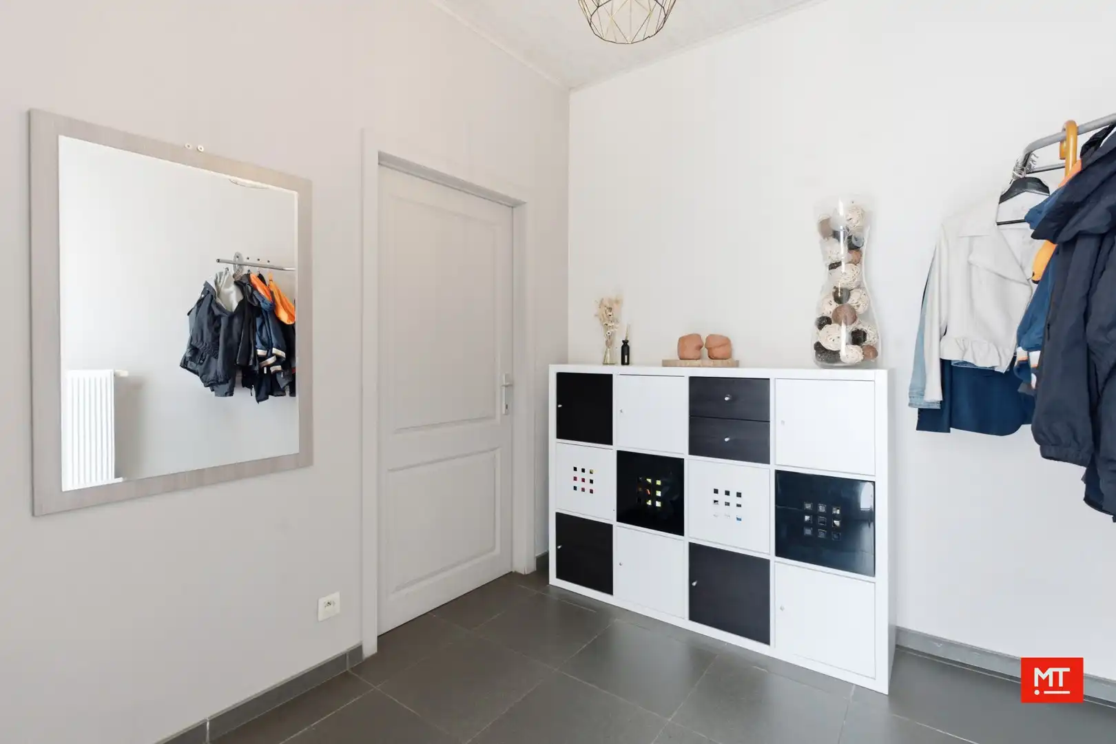 Instapklare woning met 3 slaapkamers, tuin en garage in het centrum van Passendale foto 4