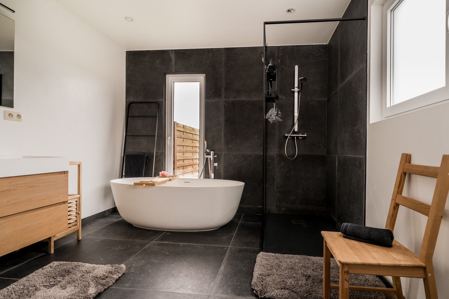 Halfopen bebouwing met ruime garage en prachtig uitzicht op de velden foto 14