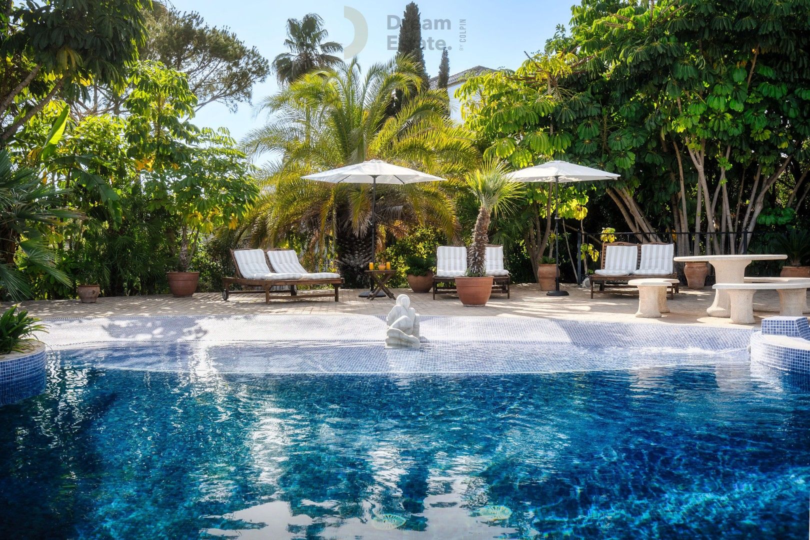 Welkom in deze prachtige villa te El Paraiso, een mix van Andalusische charme en moderne elegantie. foto 18