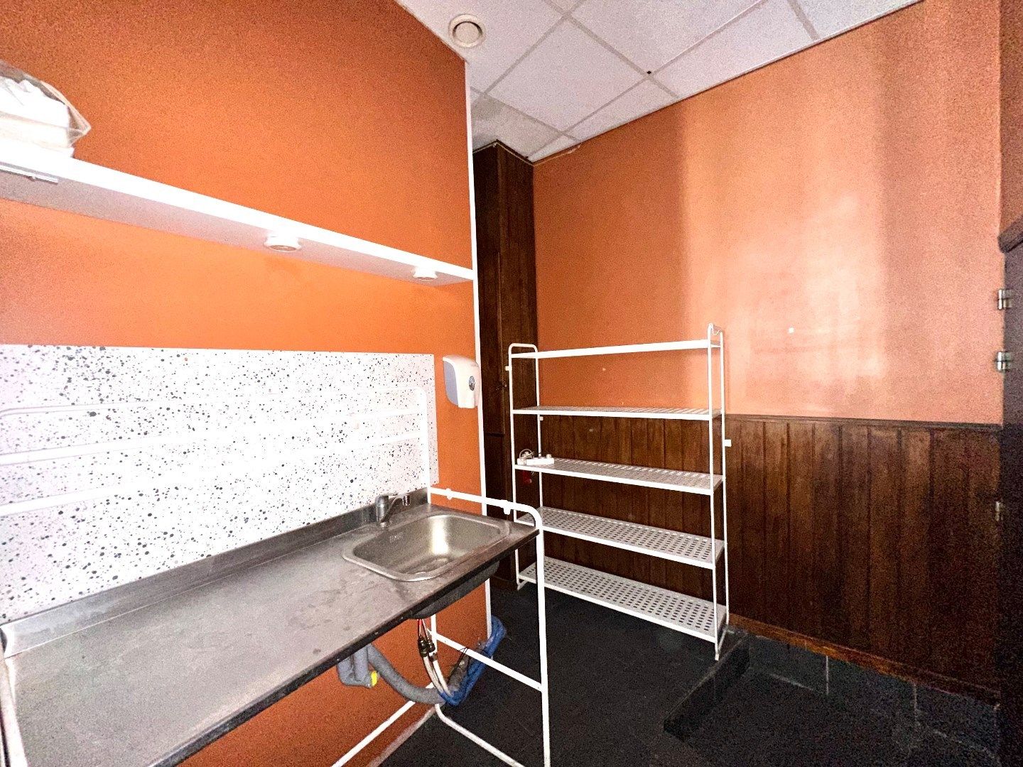 Handelspand op toplocatie in hartje Tongeren (voormalig café) foto 8