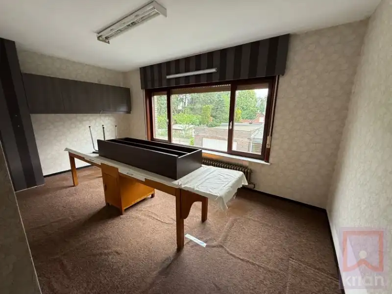Ruime woning met tuin, 2 grote garages en kelder op 688m²! foto 18