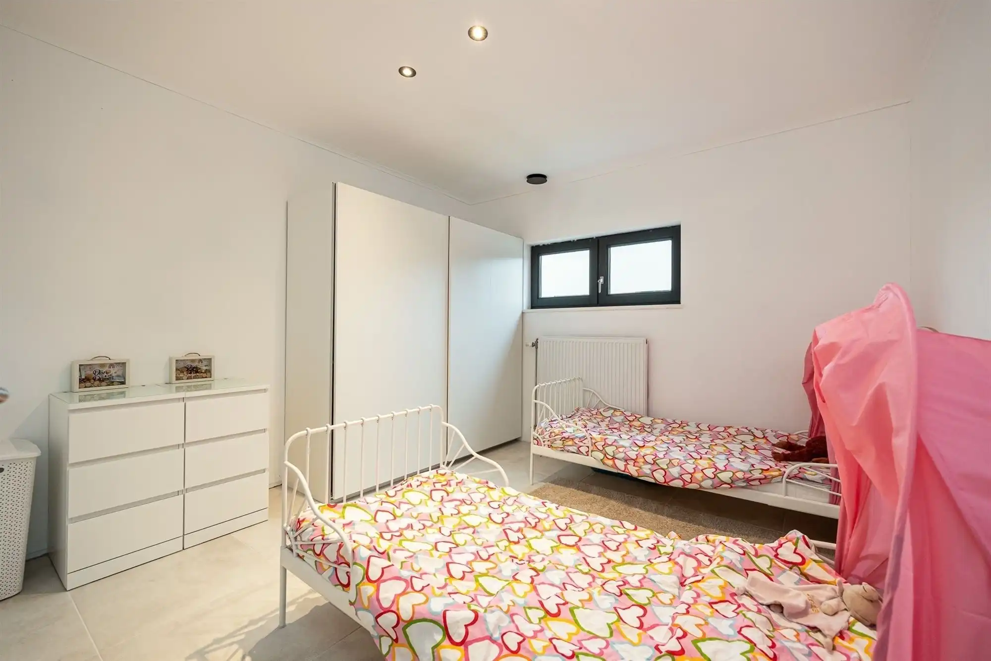 Ruime moderne woning met royale tuin  foto 16