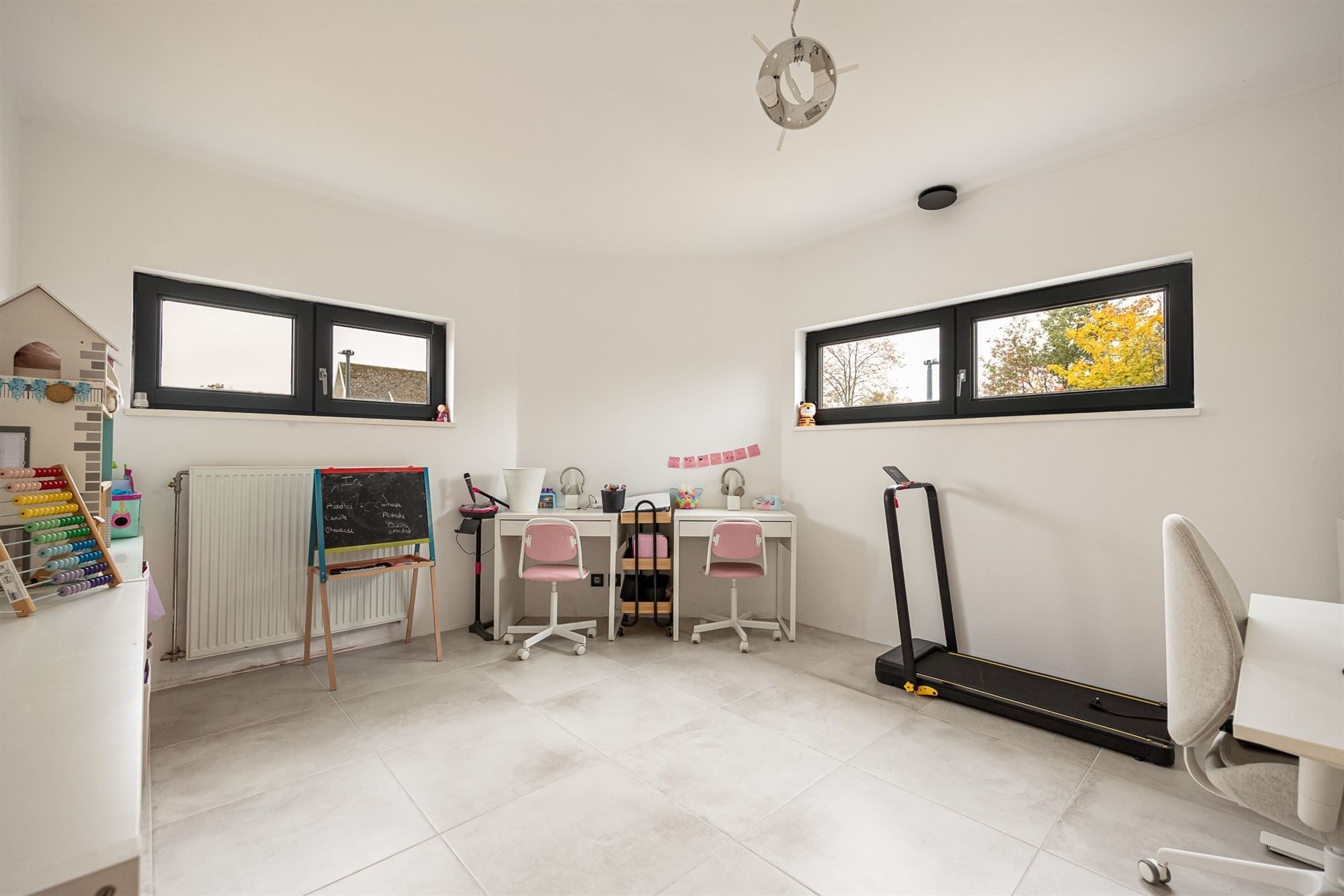 Ruime moderne woning met royale tuin  foto 16