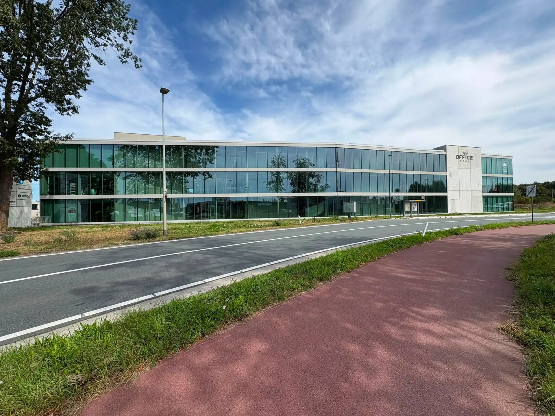 Moderne kantoorruimte 445 m² op toplocatie E17 in Lokeren foto 8