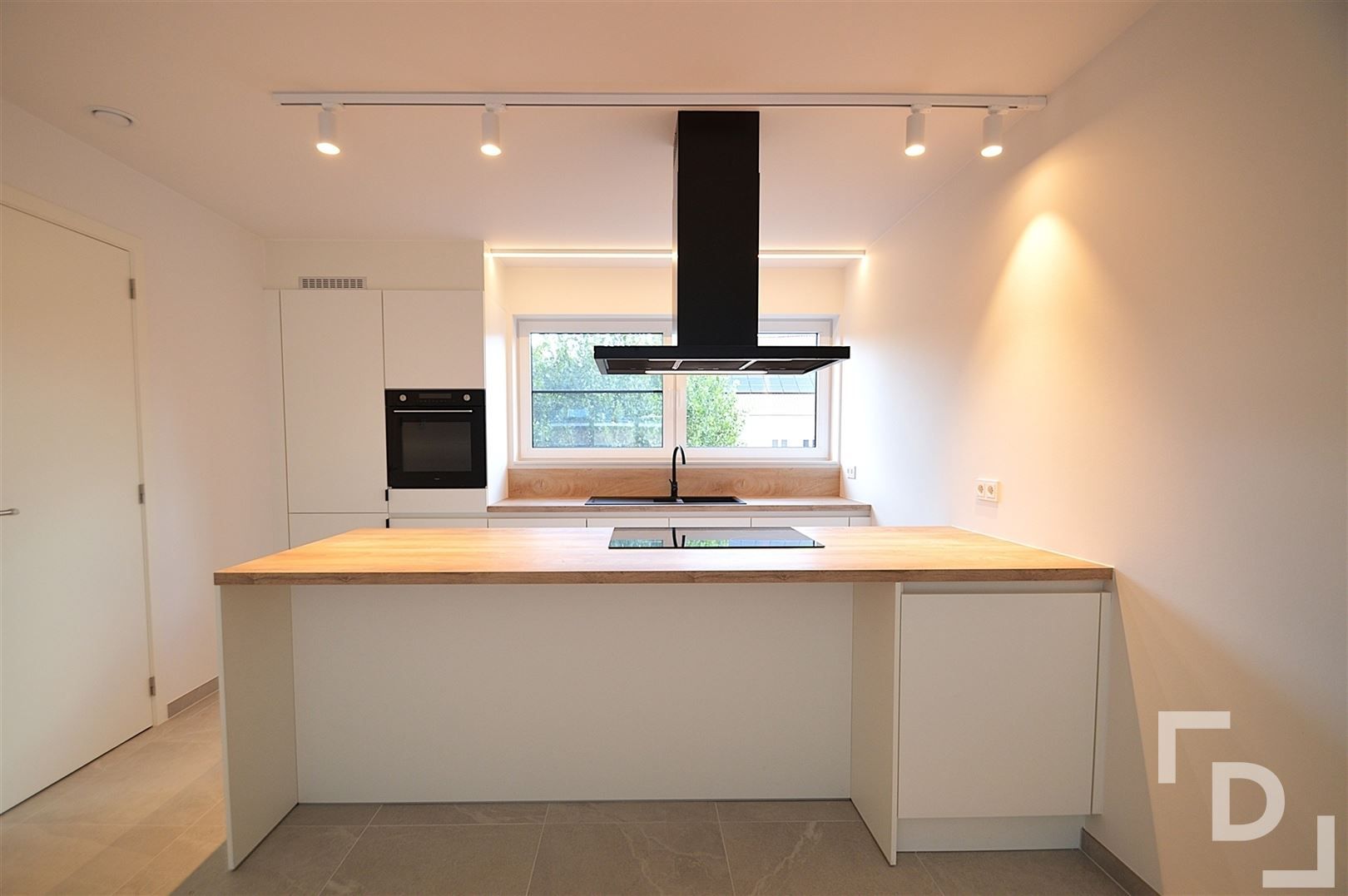 Nieuwbouwappartement met staanplaats in centrum Ieper foto 4