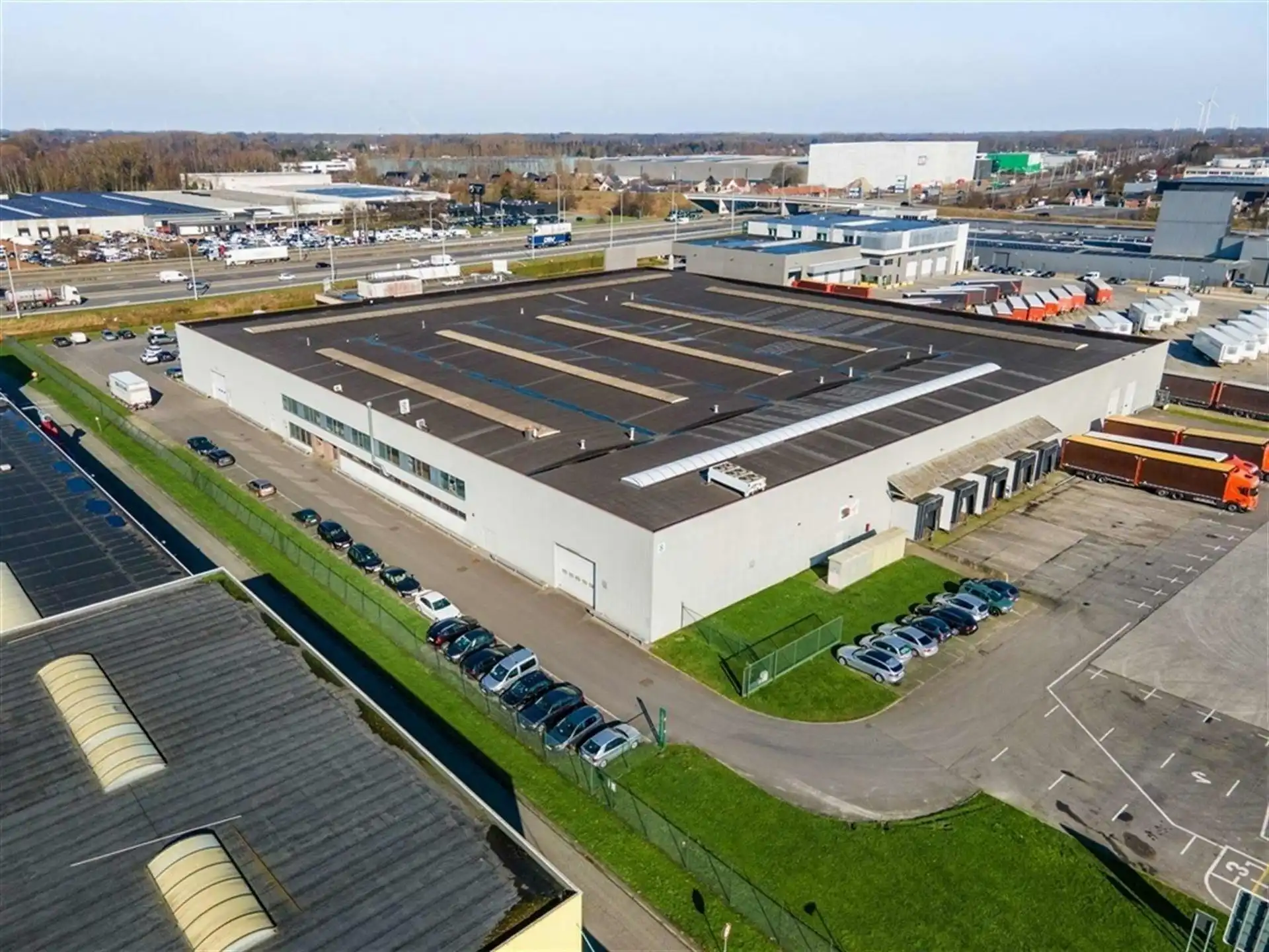 Magazijn 2.963m² met kantoren 569m²  in Temse foto 15