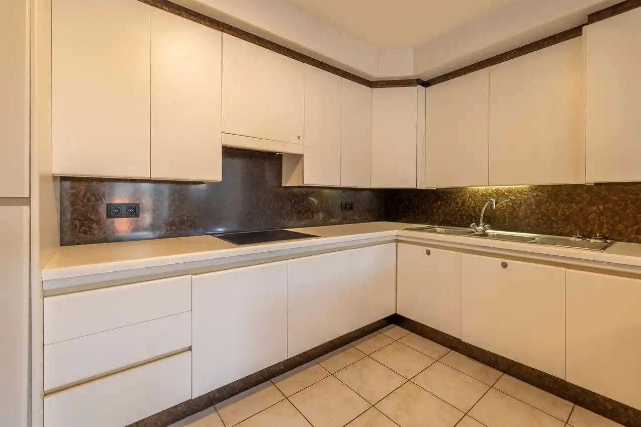 Appartement met twee slaapkamers en garage op rustige en toch centrale locatie foto 9