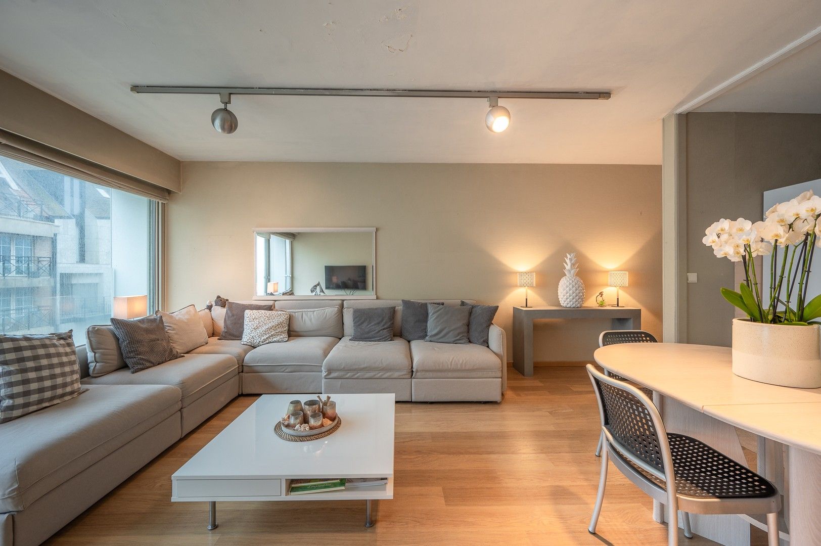 Appartement met zijdelings zeezicht gelegen vlakbij de winkels in de Kustlaan en de Zeedijk. foto 7