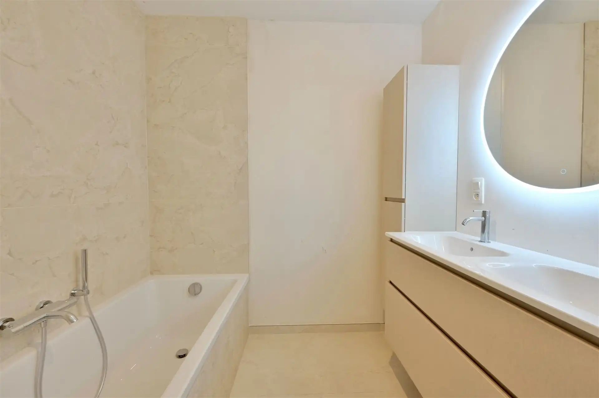 Moderne nieuwbouwwoning met 4 slpk en zonnige tuin foto 19
