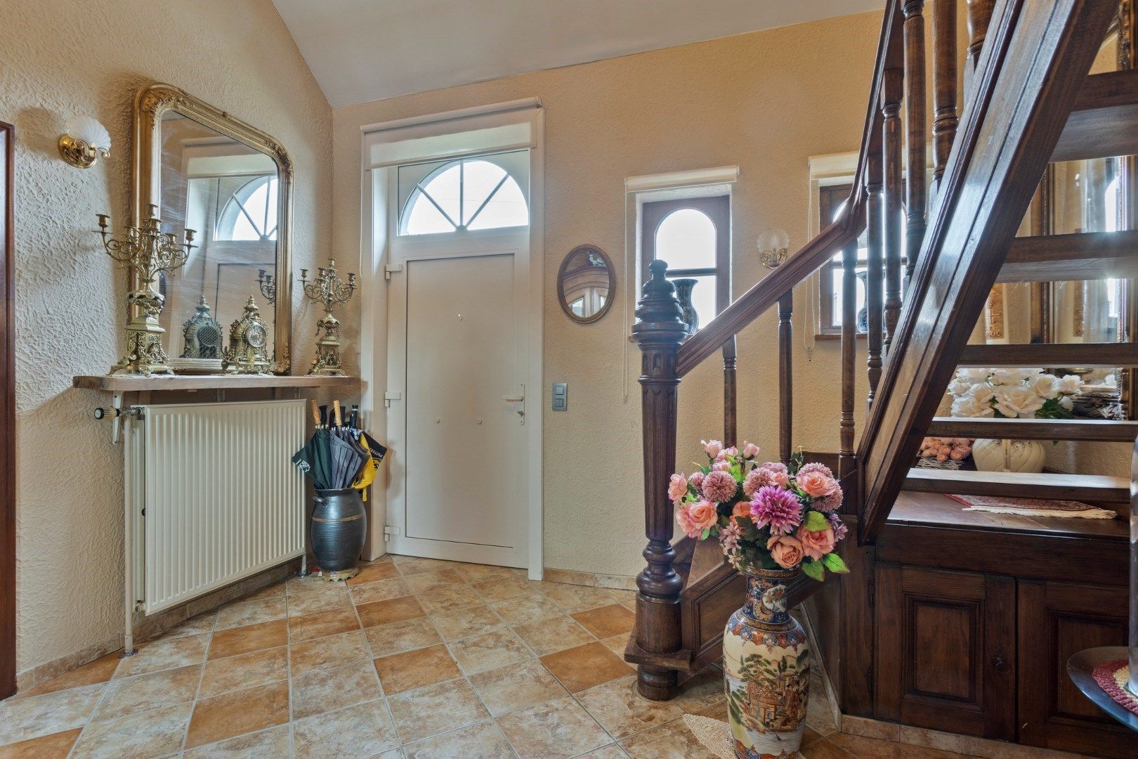 Charmante woning met veranda en mooie tuin in een rustige, landelijke omgeving foto 3