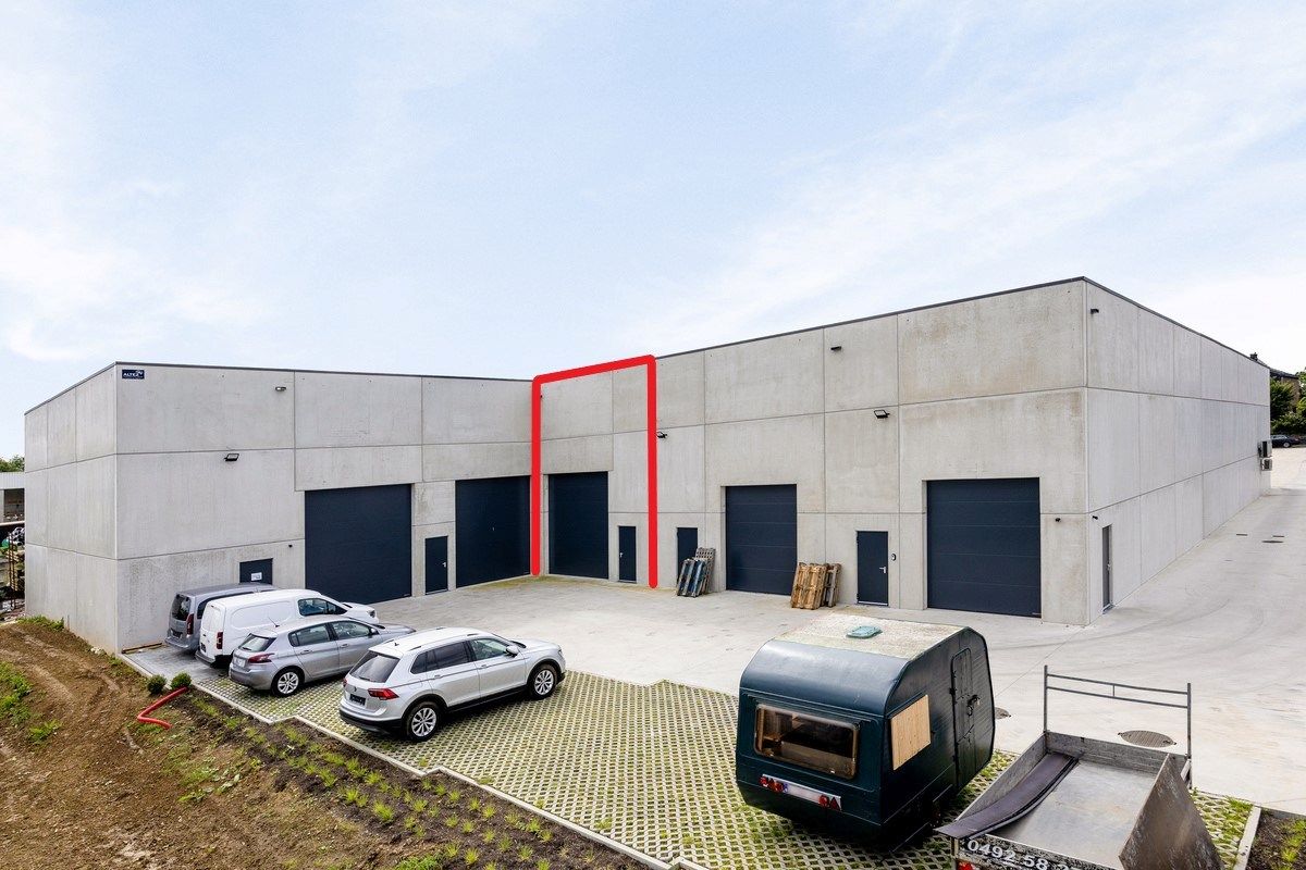 Zeer goed gelegen KMO-unit van ± 237m² foto 1