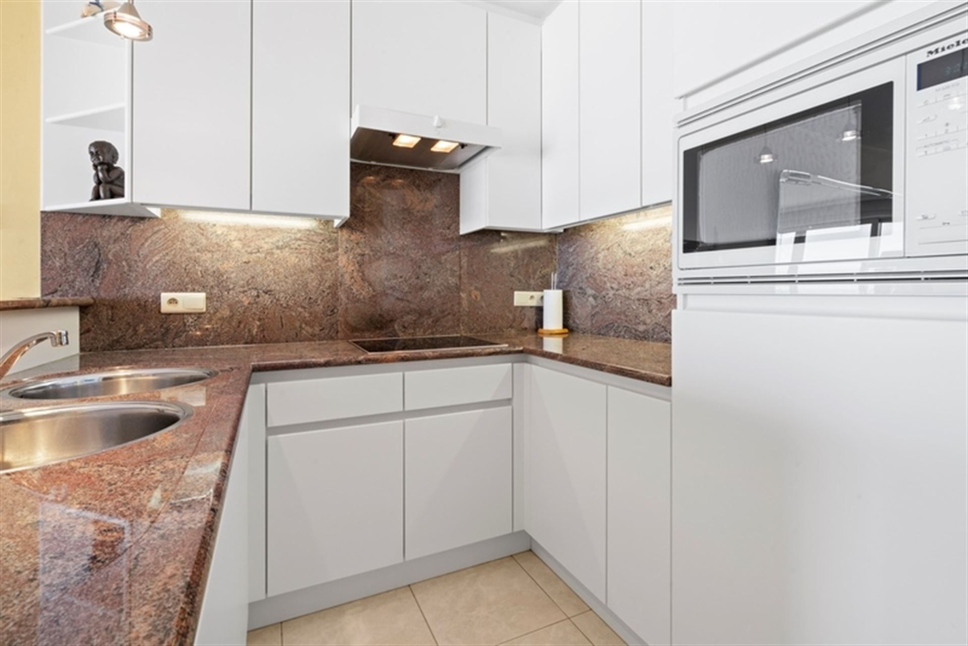 VERZORGD GEMEUBELD APPARTEMENT foto 4