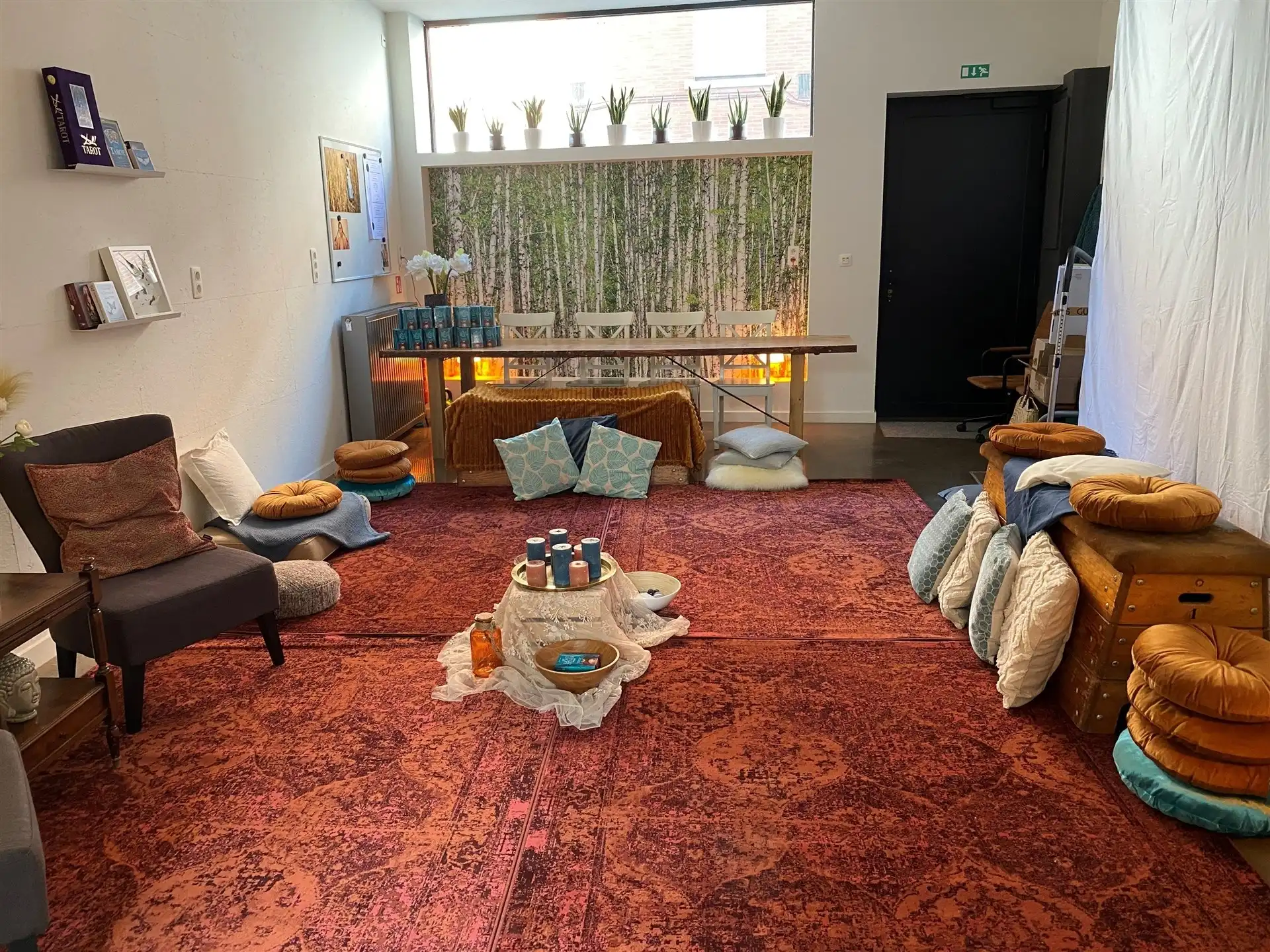 Gelijkvloerse kantoorruimte met kelder en terras. foto {{pictureIndex}}