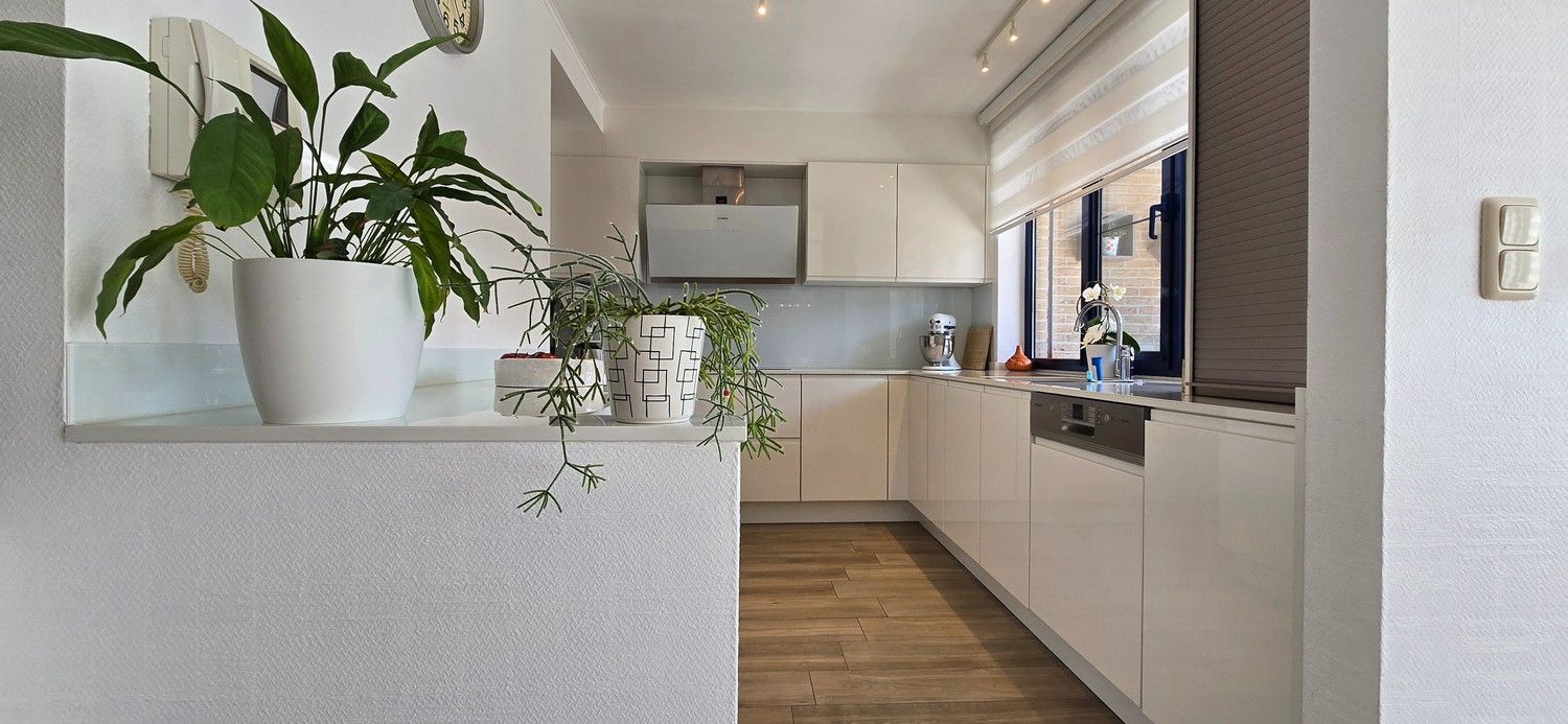 TE KOOP : instapklaar appartement op centrale ligging met 2 slaapkamers en 2 terrassen foto 8