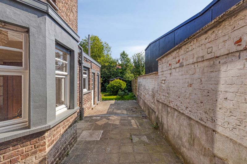 Charmante woning met opvallende gevel ligt op je te wachten. foto 18