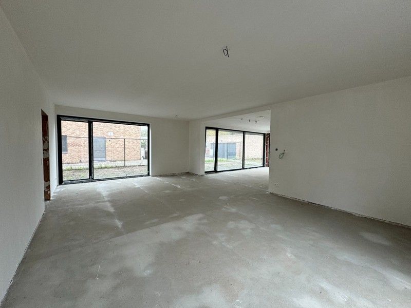 Exclusieve nieuwbouw villa met 3 slaapkamers op een perceel van 9 a en 64 ca. foto 25