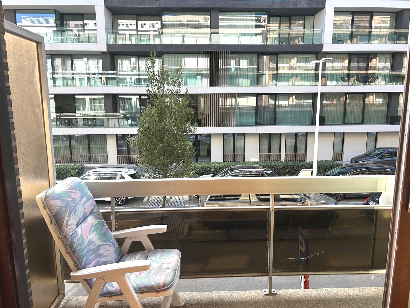 Goed gelegen studio met zuid gericht terras. foto 4