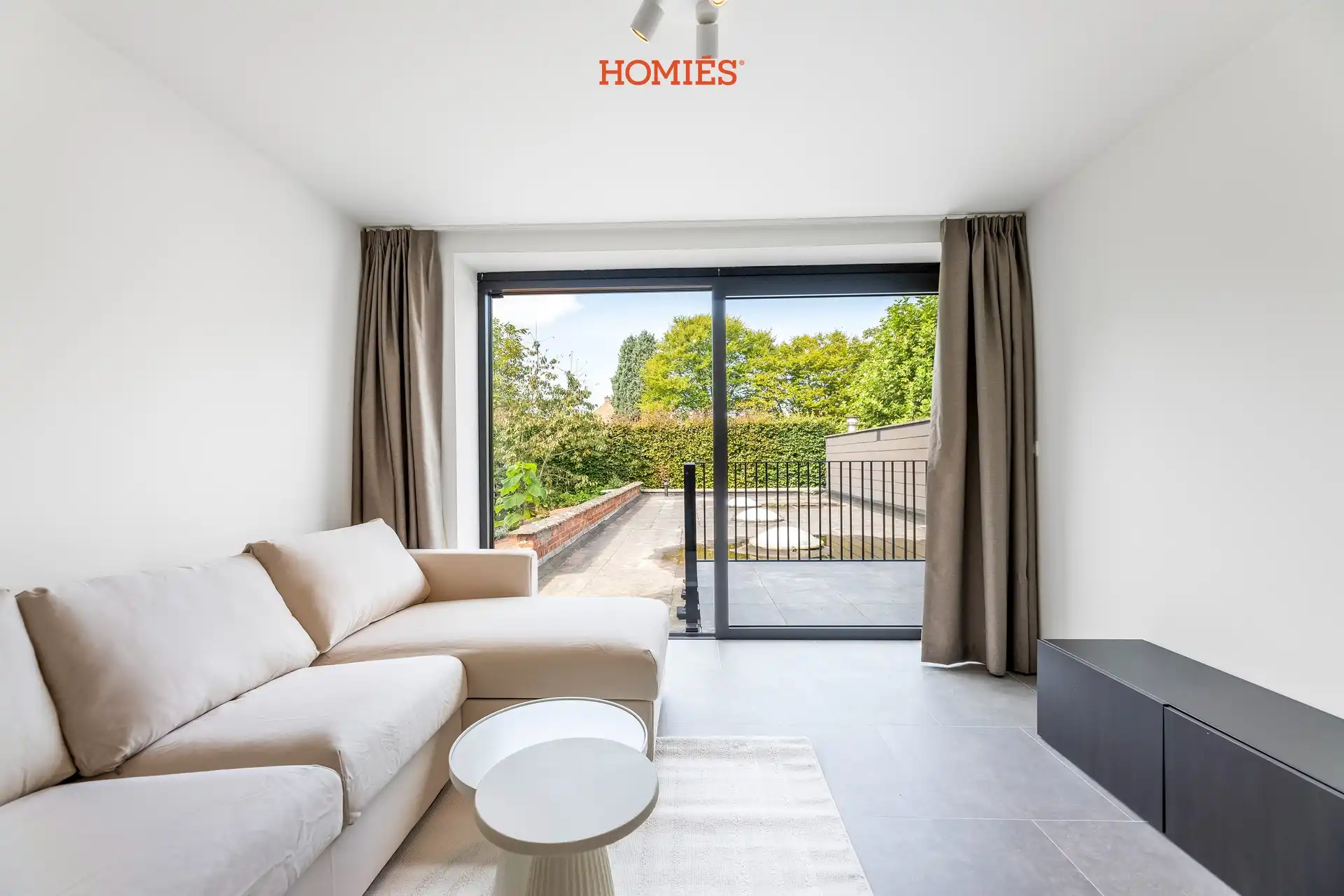 gemeubeld één-slaapkamer appartement met terras foto 2