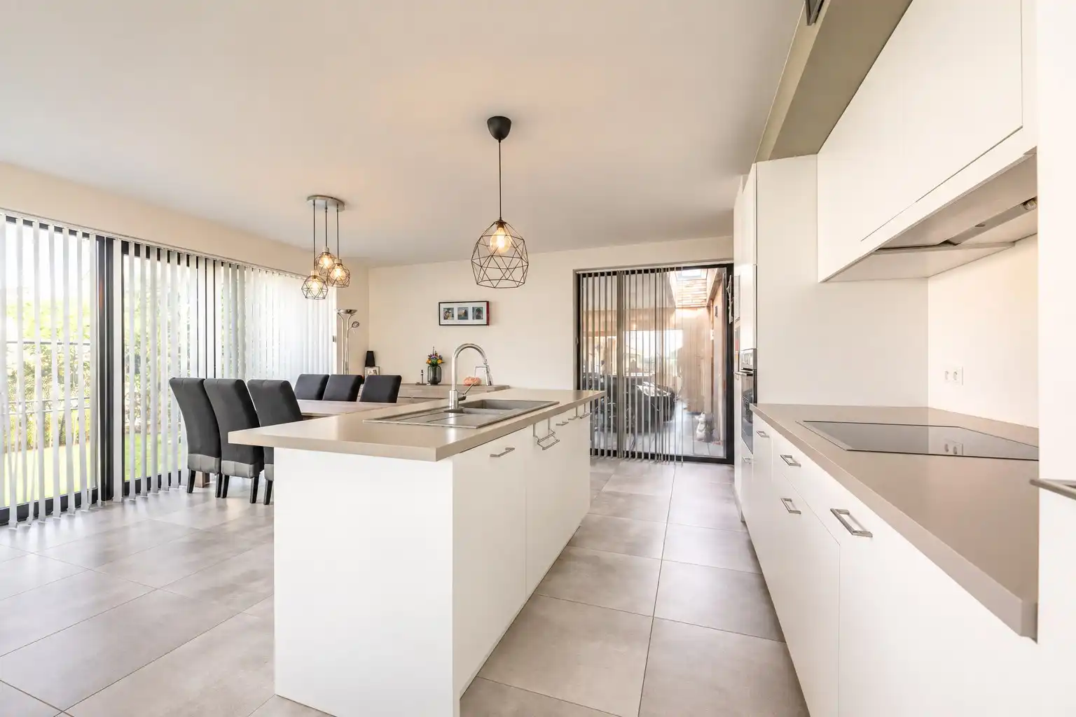 RECENTE, INSTAPKLARE WONING IN KINDVRIENDELIJKE BUURT TE PITTEM foto 5