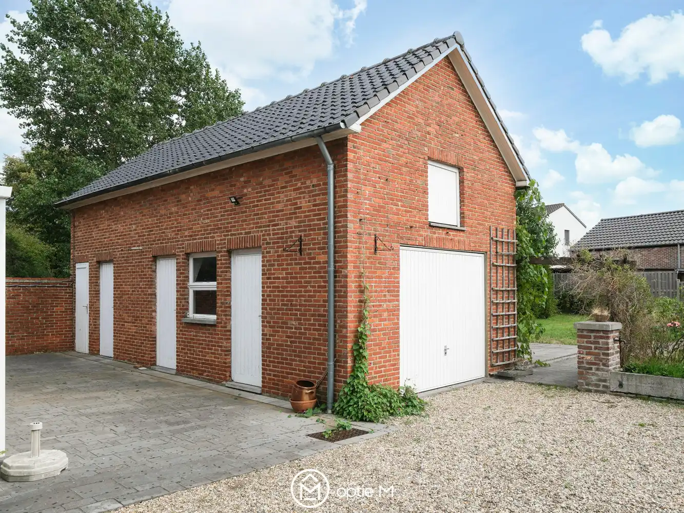 Charmante woning te koop in Bilzen-Hoeselt – verrassend ruim en met veel potentieel foto 5