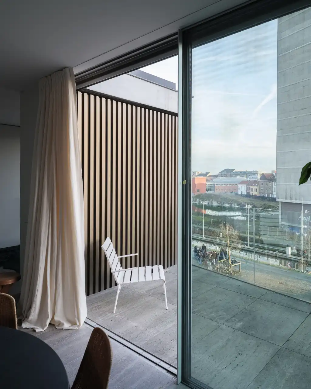 High-end duplexpenthouse met drie terrassen, gelegen in een architecturaal hoogstaand gebouw naar ontwerp van Element Architecten. foto 8