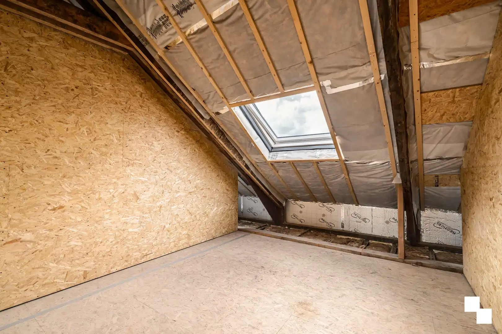 Luxueus appartement met ruim terras in hartje Izegem foto 19