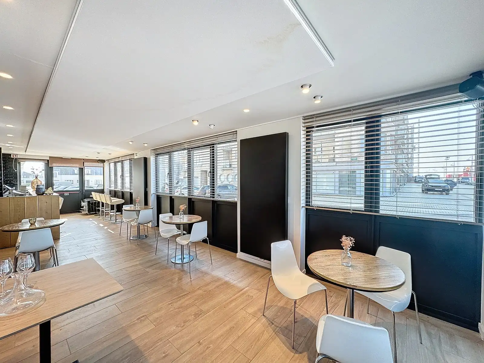 Uniek & exclusief aanbod: instapklaar (zo goed als nieuw) HORECAPAND (restaurant/brasserie), inclusief de VOLLEDIGE inboedel TE HUUR op de zeedijk te Zeebrugge! foto 8