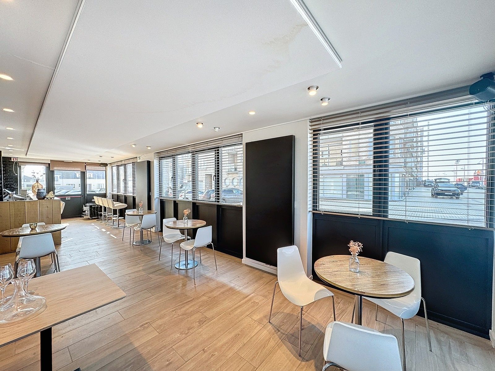 Uniek & exclusief aanbod: instapklaar (zo goed als nieuw) HORECAPAND (restaurant/brasserie), inclusief de VOLLEDIGE inboedel TE HUUR op de zeedijk te Zeebrugge! foto 8