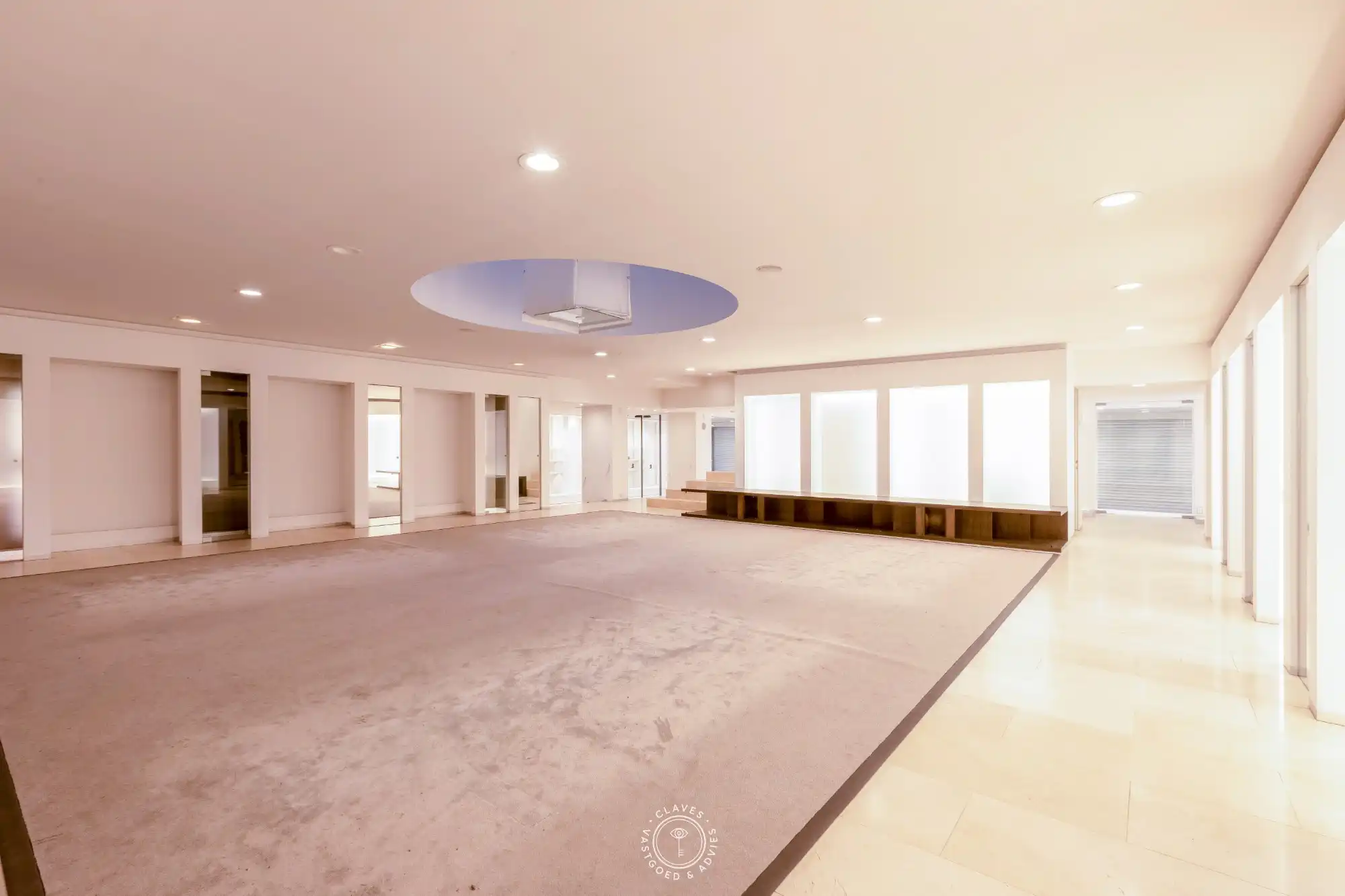 Bijzonder handelspand met een uitzonderlijk opwaarts potentieel en ontsluiting achteraan het perceel. foto 8